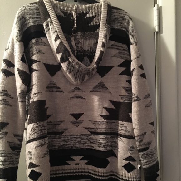 American Eagle Baja Sweater - Picture 2 of 3